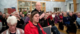 Hett stormöte om flytthot
