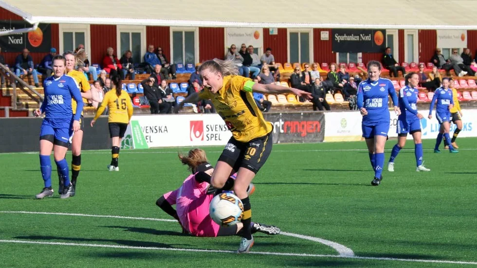 Cajsa Hedlund gjorde två mål i premiären.