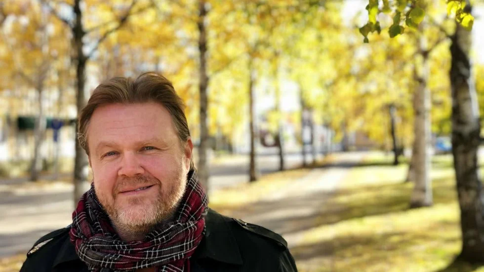 Patrik Öhlund (bilden) och kompisen/pianisten Mikael Lifvakt gör en miniturné till byagårdar och folkets hus under april och maj.