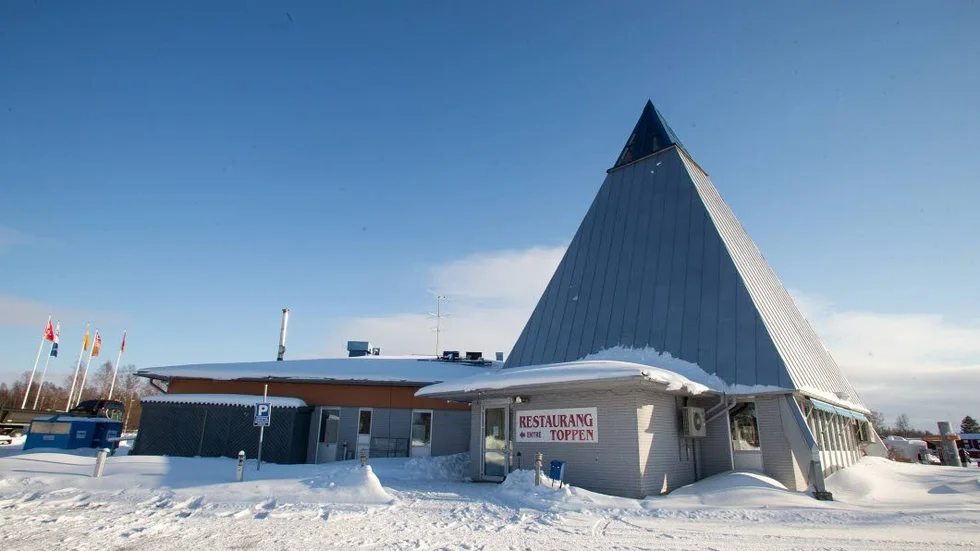 Restaurang Toppen är till salu. Men ägaren kommer att driva vidare restaurangen tills han hittar en köpare, en nedläggning är inte aktuell.