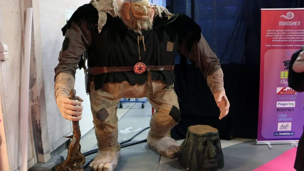 Studenter vid programmet visuell gestaltning/filmdesign på Campus i Skellefteå har skapat detta gigantiska troll.