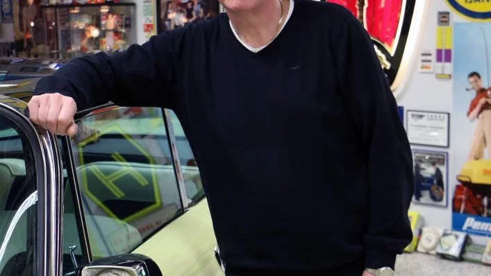 Peter Larsson är kontaktperson för Norrlands motorhistoriker i Piteå. Han driver Nostalgigaraget i Bölebyn.
