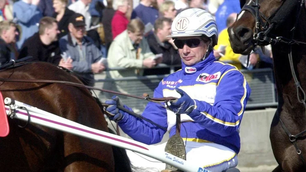 Nordens segerrikaste kusk, Jorma Kontio, vann med Piteåägde Magic Cash under Solvallas V75-finaler lördag. Han är en av måmga toppkuskar som kör i V75 på Bodentravet söndag.