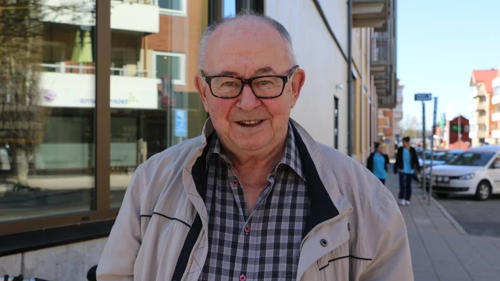 Ulf Lundkvist, Piteå: "Ja. Jag tycker att freden är viktig, den är ju grundidén med EU. Jag tycker inte heller att vi kan ha taggtråd längs Europa när vi behöver folk här."