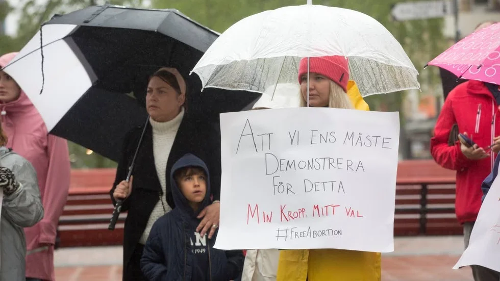 Många besökare på Byxtorget hade tagit med sig egenskrivna plakat.