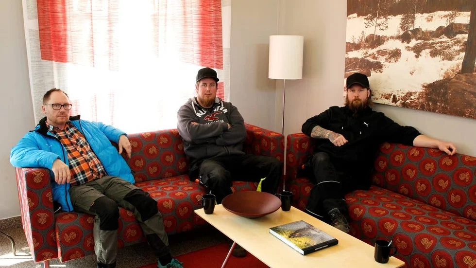 Vaktmästarna Mats Öhlund, Johan Lundberg och Markus Fougstedt undrar om kommunen tror att de bara dricker kaffe på dagarna när de egentligen sliter häcken av sig varje dag med diverse arbetsuppgifter.