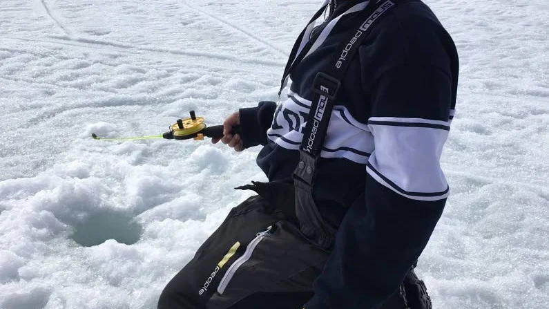 Theo Skarin, Höglandsnäs, prövade lyckan i Laukernappet. Han blev också vinnare i barnskidtäblingen.