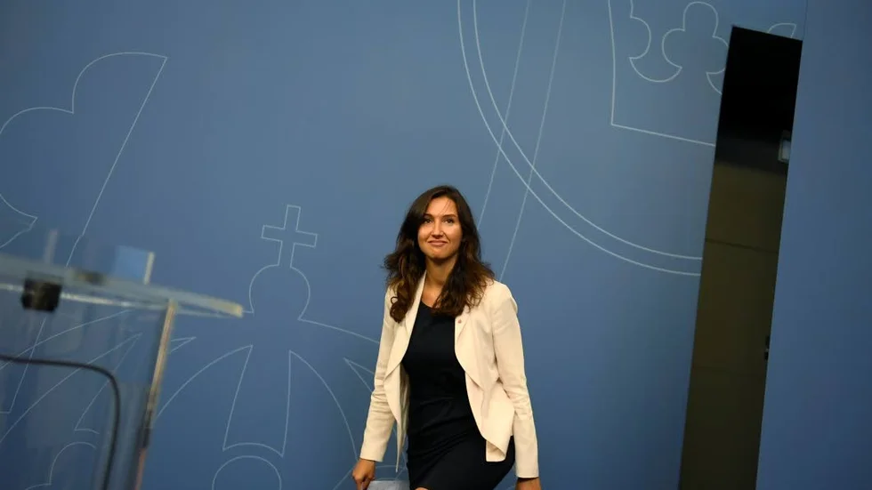Aida Hadzialic (S) hade inledningsvis posten som gymnasie- och kunskapslyftsminister i regeringen som tillträdde 2014, men avgick efter att ha kört bil onykter.