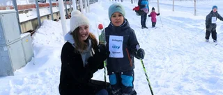 Sugna små skidåkare