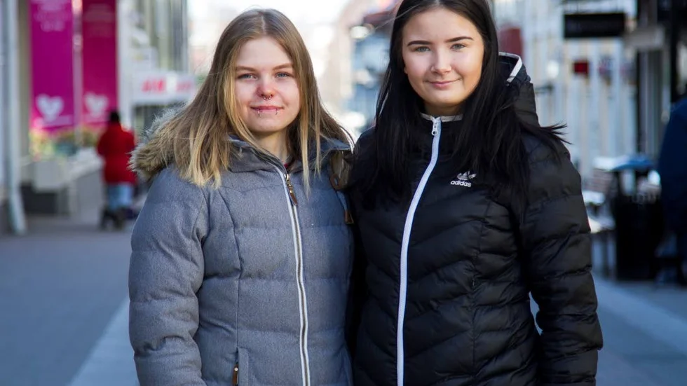 Anna Ögren och Cajsa Viklund går tredje året på samhällsprogrammet. Tillsammans har de startat en petition som de ska presentera i EU-parlamentet, som en del av projektet Erasmus+.