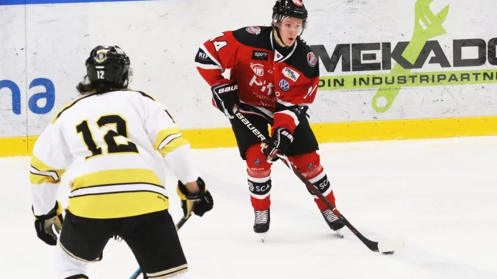 Ludvig Vännström inledde målskyttet då Piteå föll mot Enköping.