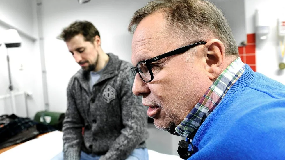 Luleå Hockeys förre läkare Yelverton Tegner (här med Cam Abbott) talar om faran med hjärnskakningar inom ishockeyn.