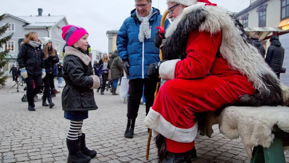 Elsa Vinblad von Walter, tre år, berättade för tomten att hon önskar sig en elefant och ett mjukisdjur.