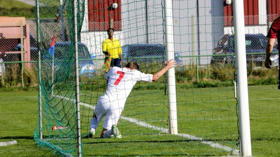 Det började allt annat än bra för Tobias Modig (7) och Piteå IF i lördagens match mot Selånger. Ingenting ville sig för Piteå som förlorade med 1–4 – säsongens hittills största förlust. Då var det förstås riktigt tungt för spelarna. Men. . . ?