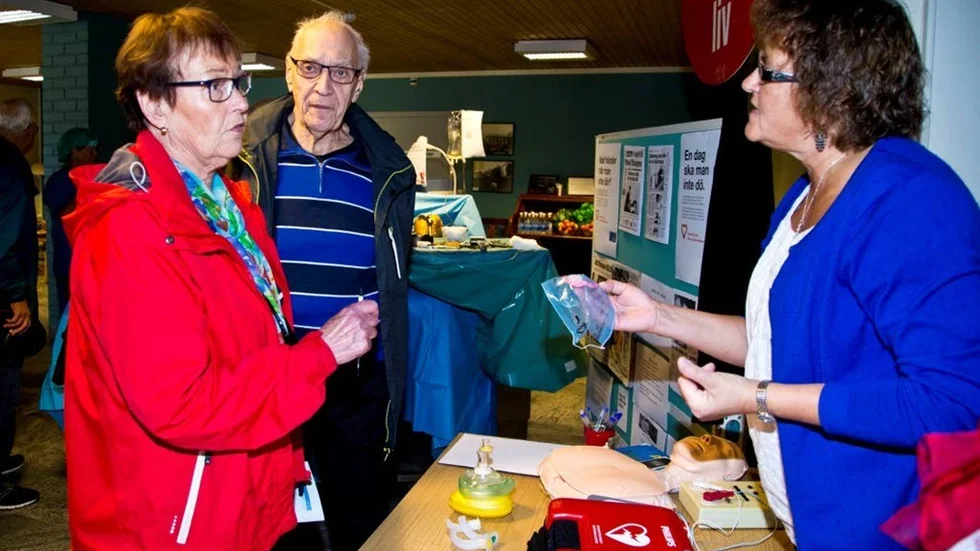 Ruth och Arne Boij skrev upp sig på den kurs i hjärt- och lungräddning som Annika Renberg erbjöd.
"Det är bra att fräscha upp kunskapen", sade Ruth Boij.