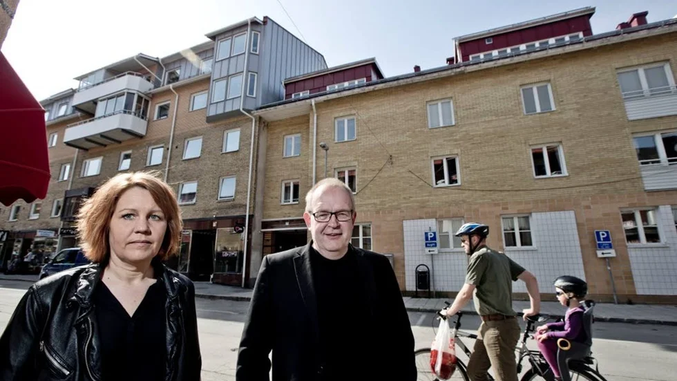 Brist på lägenheter är det största problemet för kommunerna när det handlar om att kunna ta emot flyktingar.  "Det är likadant i hela länet" säger Håkan Johansson, avdelningschef för kompetensförsörjning/samhällsbyggnad, intill honom Anna-Maria Nilsson, enhetschef för flyktingsamordningen.