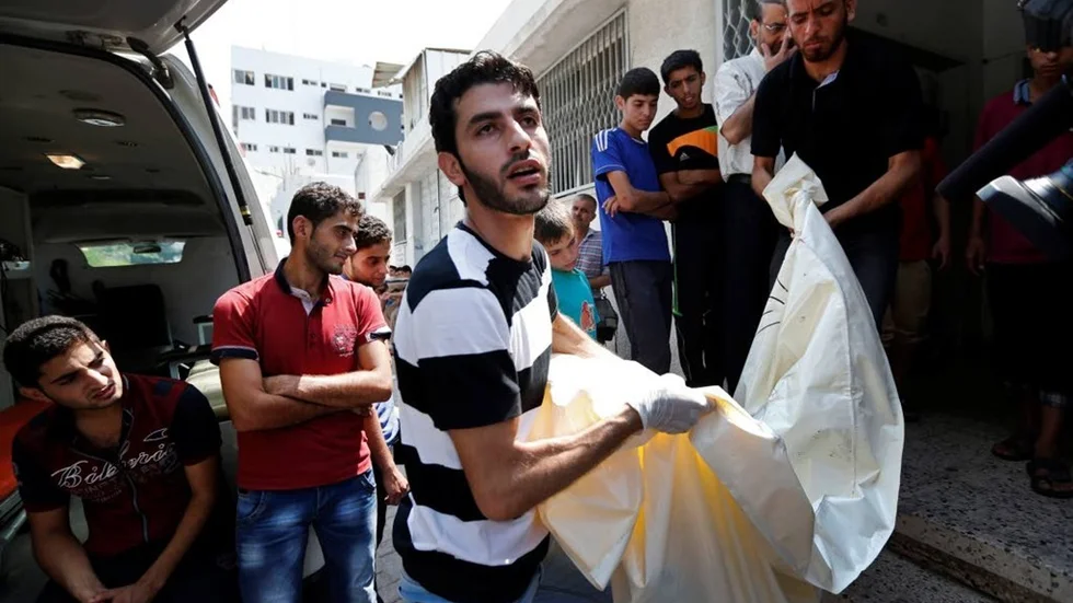 Israel försöker med flyg och en markoffensiv krossa Hamas starka ställning i Gaza. Detta till priset av ett eskalerat våld, där allt fler civila dödas och lemlästas.