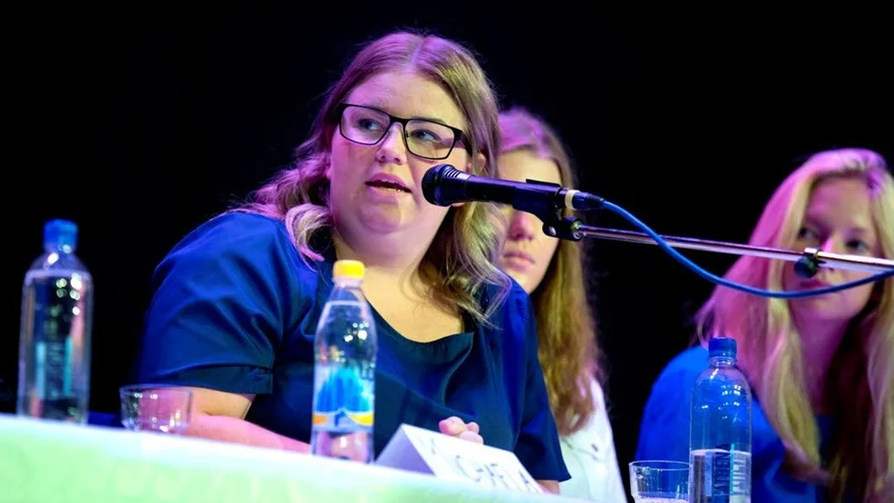 Michaela Wikdahl pressade Miljöpartiet om höjda bensinskatter. ”Hur ska det gynna landsbygden där möjlighet till regelbunden lokaltrafik är mycket begränsad”.
