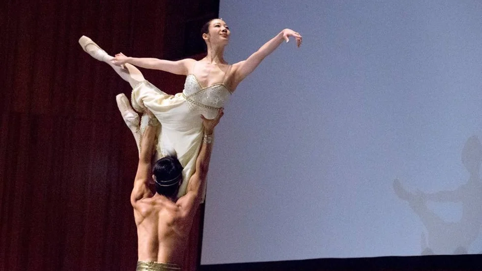 Adilijiang Abudureheman och Minji Nam från Kungliga ­baletten i Stockholm dansade ett pas de deux ur Korsaren.