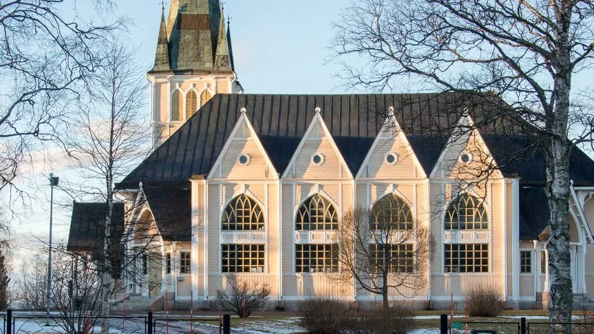 Arvidsjaurs kyrka behöver snart målas om. Investeringen ligger ännu något år fram i tiden. ”Men vi måste planera in det snart”, var budskapet till kyrkofullmäktige från kyrkokamrer Ann-Charlotte Renström.