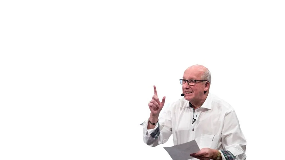 "Folk tror att gubben blivit gammal, men jag är piggare än någonsin", säger Hilding Holmqvist.