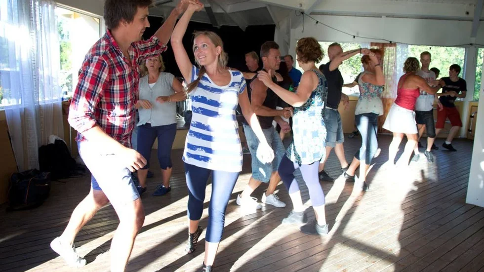Tobias och Sofie Svanberg var på sommardansen i paviljongen för första gången och tyckte att det var jättetrevligt.
