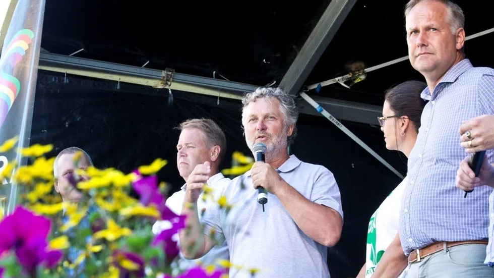 ”Vi har eftersatta kommunikationer, så det här är en helt avgörade fråga för att skapa jobb”, sa Peter Erikson (MP) om Norrbotniabanan.
