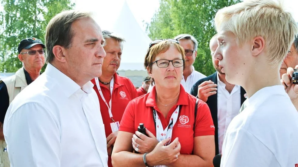 Daniel Lindbäck, Kalix, aktiv inom SSU, pratade handikappfrågor med Stefan Löfven. ”Alla människor är lika värda, det gäller de handikappade också”, sa Daniel.