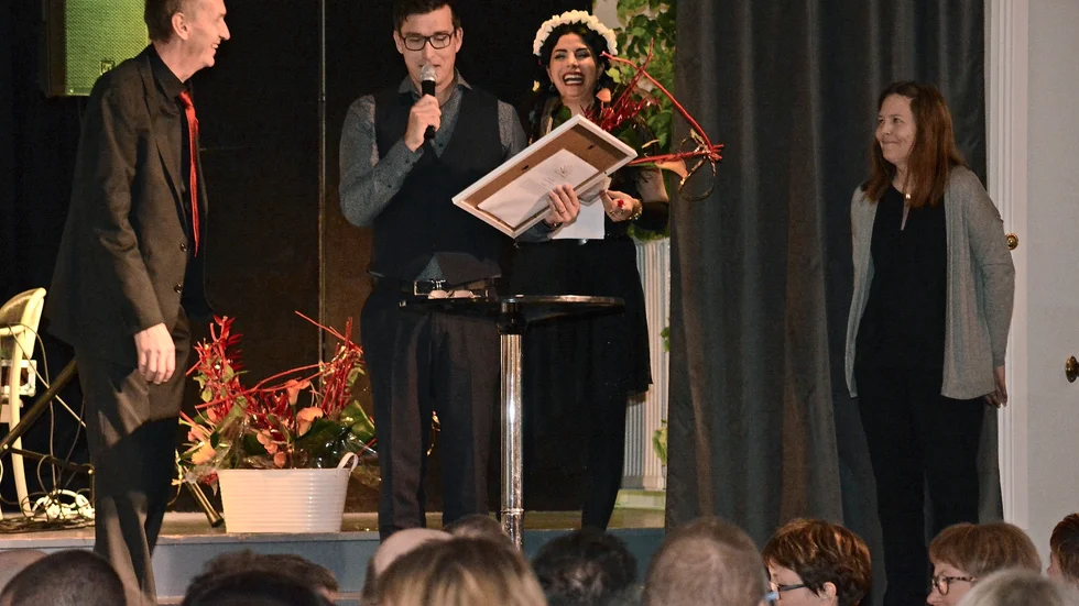 Patrik Lindgren, Patrik Lundgren, Zinat Pirzadeh och Dorina Larsson hade roligt under Stoorfestens prisutdelning för några år sedan.