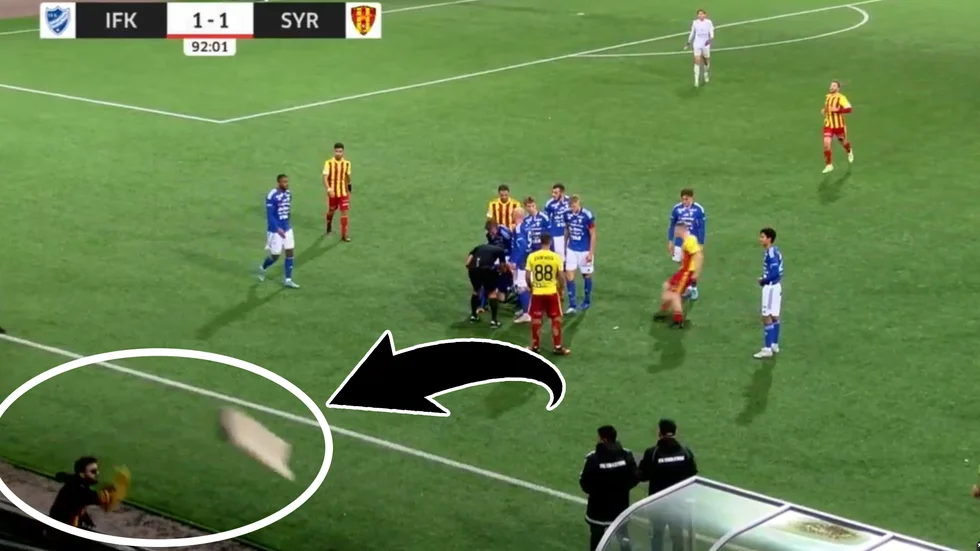 Se när Syrianskasupportern kastar in en matta mot IFK-båset.