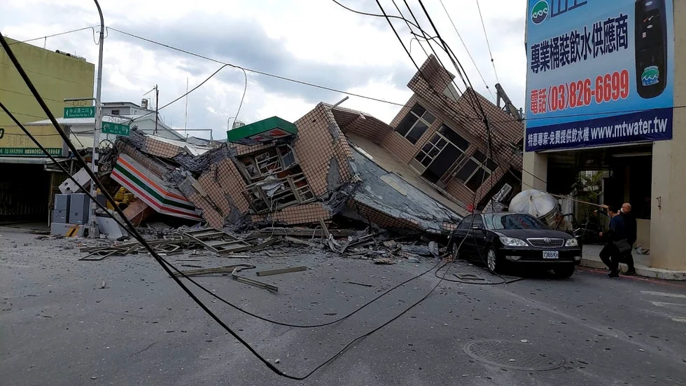 Flera efterskalv har drabbat Taiwan efter helgens två större jordbävningar.