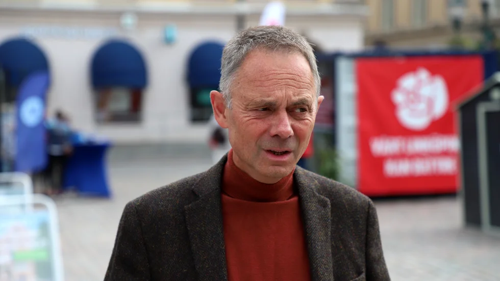 Lars Vikinge och hans Centerpartiet i Linköping väljer att lägga locket på. "Vi kommunicerar ingenting", säger han.
