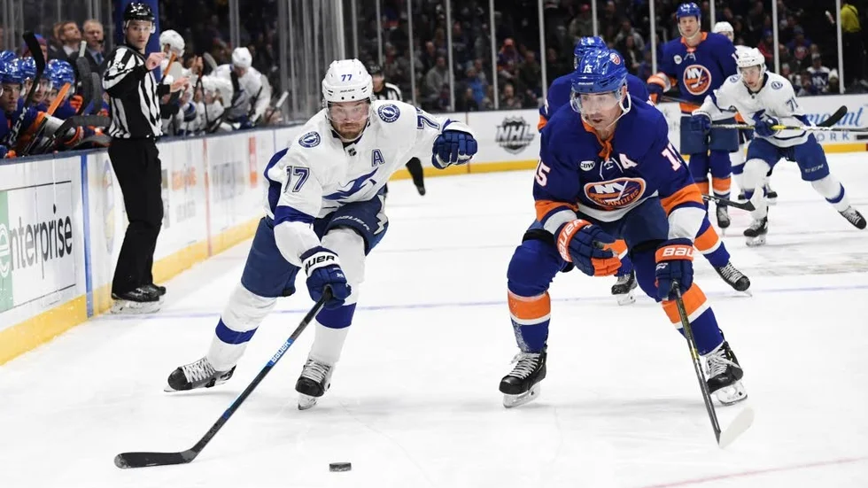 På lördag spelar världsbacken Victor Hedman i välgörenhetsmatch  i Piteå för Tobias Forsberg.