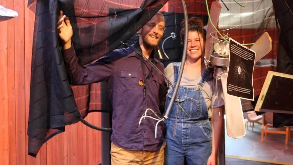 Alandra Markman och Ella Hillström inlindade i sitt alster "Space Junk".