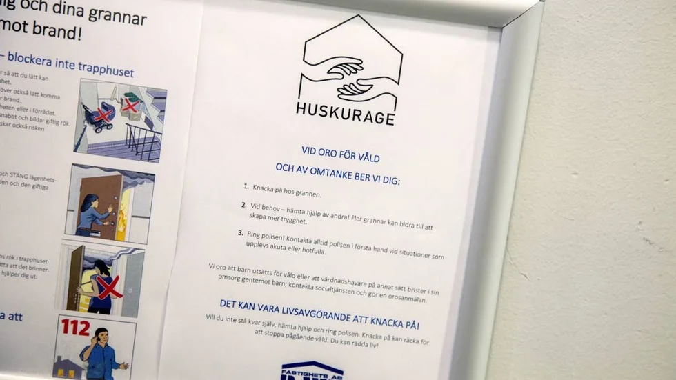 Informationen återfinns i hyresvärdens trappuppgångar tillsammans med andra viktiga uppgifter.