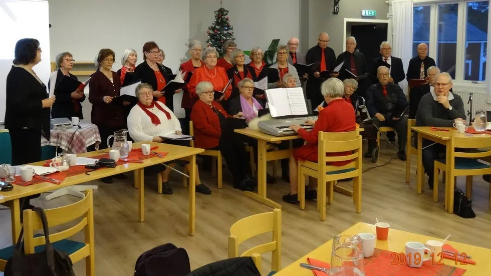 Kören Nya röster underhöll och framförde flera vackra julsånger.