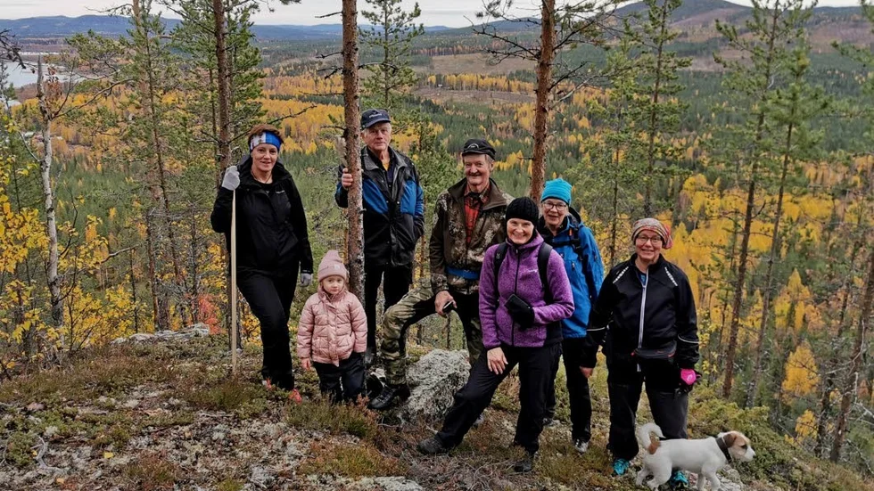 Efter finalfesten av Top of Älvsbyn avrundade några av deltagarna med en tur upp på Stormansberget i Södra Vistträsk.