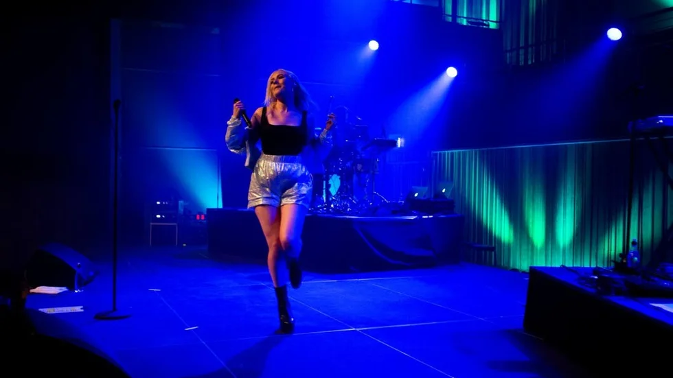 Scenglädjen var det inget fel på. Med två melodifestival-bidrag i ryggen samt en Disney-låt har Wiktoria hits att välja bland.