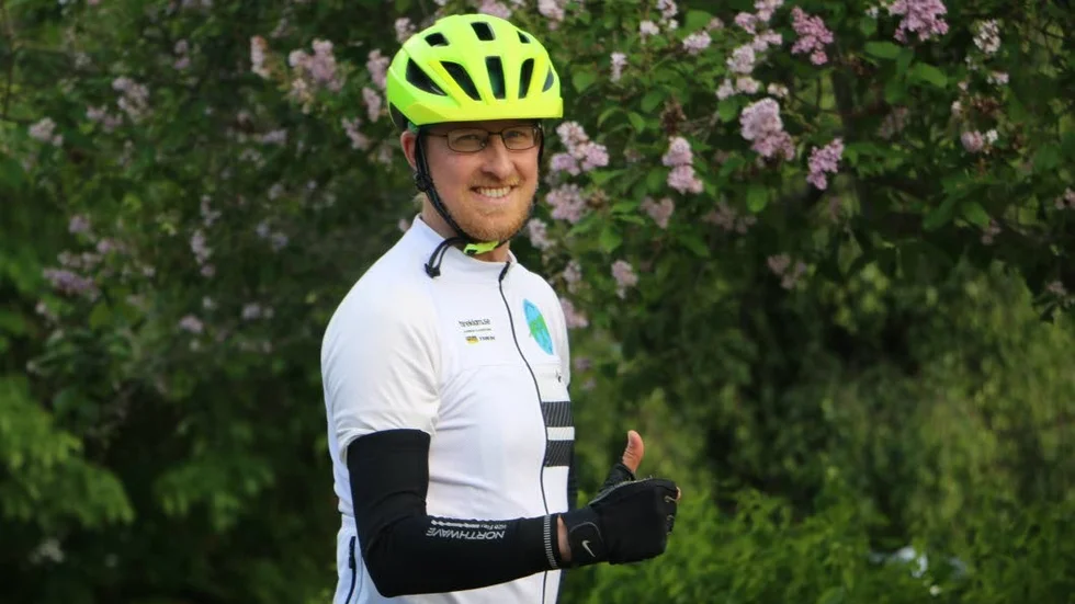 "Jag har haft tur, inget har gått sönder, inte en enda punktering. Kedjan hoppade av en gång bara, det fixade jag själv".