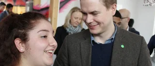 Ministern lät sig imponeras av Skäggetorpsskolan