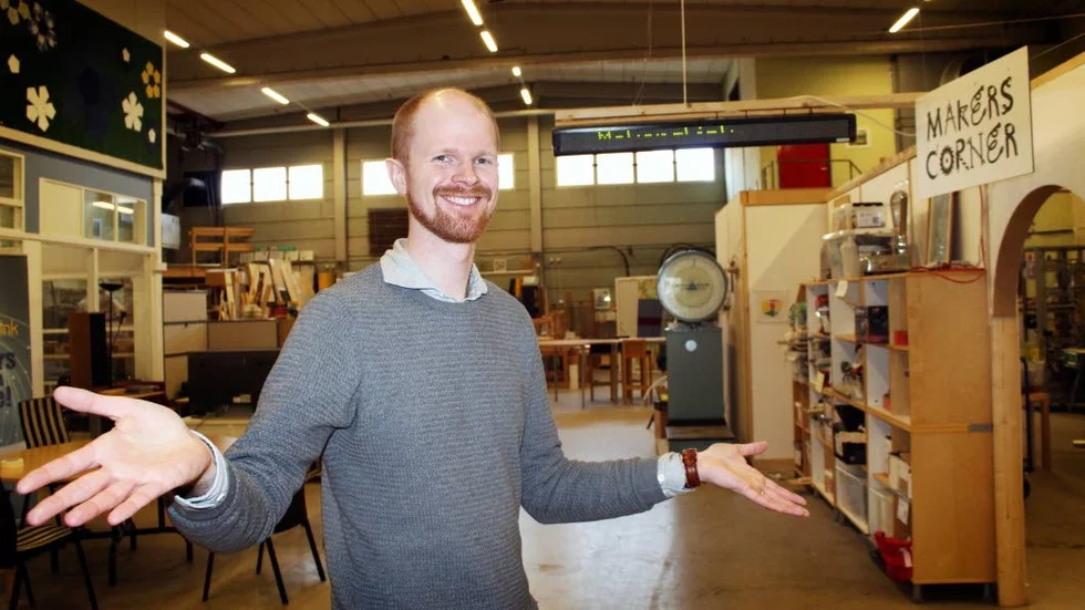 Lätt som en plätt! Kristoffer Skyttner på Makerspace i Linköping bjuder in till ett Maker Jam, där man först brainstormar och sedan skapar tillsammans.