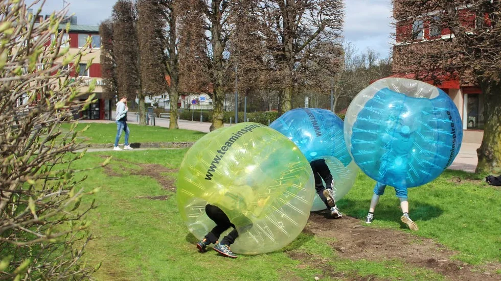 Bubble balls lockade många barn och unga.
