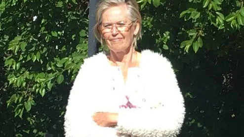 Monika Gideskog, opppositionsråd (M): Mjölby är en fantastisk stad med ett kanonläge. Men det kan bli bättre. Köpet av Gallerian är bra, den blir ett fint centrum.  Det gäller att ligga före för att inte hamna på efterkälken. Där har vi hamnat med förskolor och skolor.