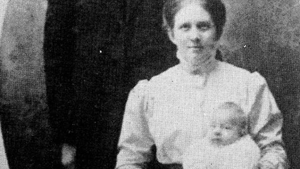 Ernest Danbom med hustrun Sigrid (född Brogren) och deras lille son Gilbert. Alla omkom vid Titanic-katastrofen. Är det Gilbert som ligger begraven i Halifax?