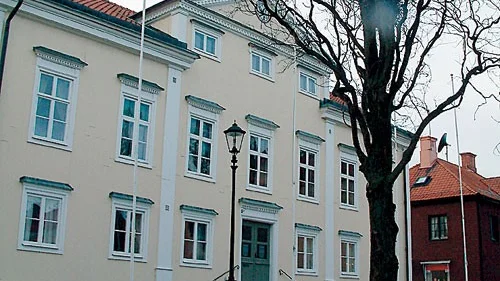 Rådhuset ska handikappanpassas och förses med evakueringsvägar. Allt för att göra det möjligt till mera publika verksamheter i fastigheten. Vilka är dock inte beslutat ännu. Kostnaden för renoveringen hamnar på drygt fyra miljoner kronor.