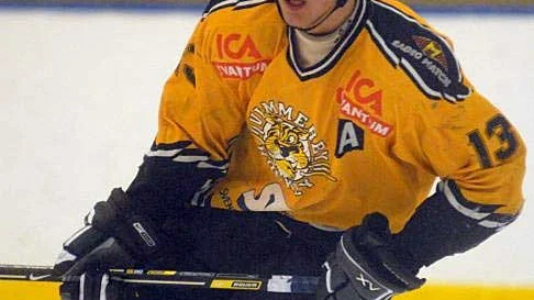 Vimmerby Hockeys Rickard Carlsson provspelar för Tranås AIF. Foto: Magnus Strömsten