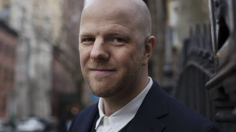 Författaren. Martin Gelin har arbetat som journalist i USA sedan 2001 och har tidigare skrivit reportageböckerna "Det amerikanska löftet – Barack Obamas väg till Vita Huset" (2009) och "Den amerikanska högern – republikanernas revolution och USA:s framtid" (2012).
