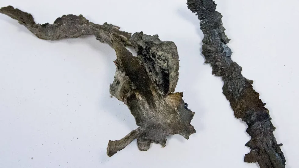 Rester från provsprångningen mot bombskyddet. Det är 10-15 centimeter långa flygande fragment som skadar och dödar.