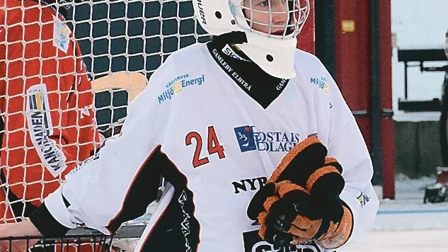 Tuff debut. I sin första A-lagsmatch fick målvaktstalangen Viktor Ström möta Åby/Tjureda. Matchen slutade 1-11. "Han fick inte mycket hjälp av utespelarna. Vi kommer att satsa på Viktor framöver", säger tränaren Thomas Fransson. Foto: Mikael Kindman