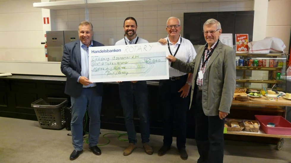 Överlämning. Jörgen Ljung, Hjärta till Hjärta, Jan Frisk, Rotary, Johan Ljungkvist, Rotary,Anders Holmefur, Hjärta till Hjärta